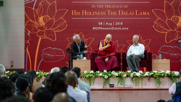 Дээрхийн Гэгээнтэн Далай Лам үг хэлж байгаа нь. Энэтхэг, Гоа, 2018.08.08. Гэрэл зургийг Тэнзин Чойжор