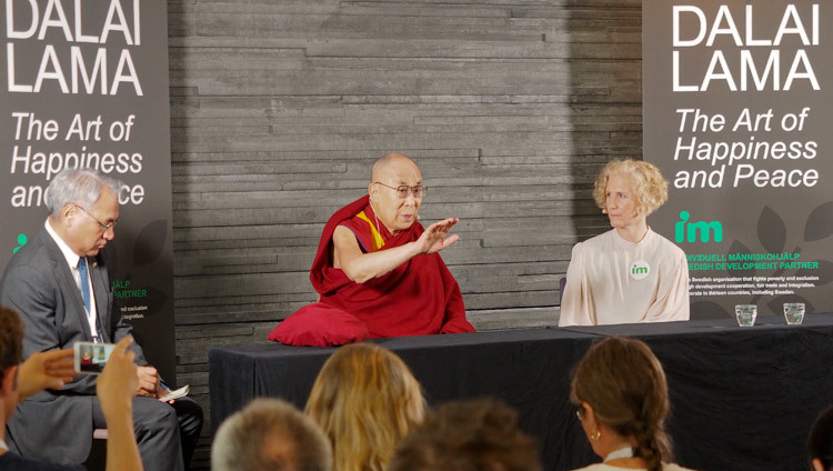 Дээрхийн Гэгээнтэн Далай Лам хэвлэлийн төлөөлөлтэй уулзаж байгаа нь. Швейд, Малмо. 2018.09.12. Гэрэл зургийг Жереми Расселл