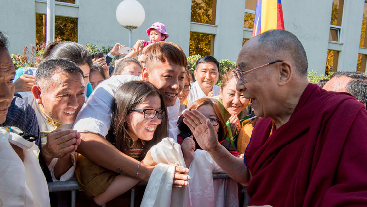 Дээрхийн Гэгээнтэн Далай Лам Швейцарийн Цюрихт хүрэлцэн ирэв. Швейцарь, Цюрих. 2018.09.20. Гэрэл зургийг Мануел Бауер.