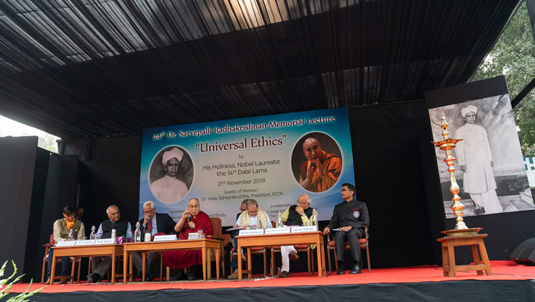 Доктор Радхакришнаны дурсгалын ойд оролцохоор хүрэлцэн ирсэн хүндэт зочид. Энэтхэг, Шинэ Дели. 2019.11.21. Гэрэл зургийг Тэнзин Чойжор.