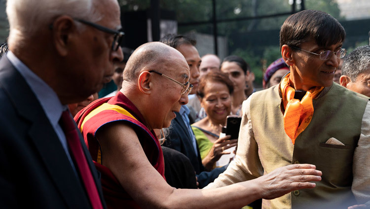 Дээрхийн Гэгээнтэн Далай Лам уулзалт өндөрлөн буцаж байгаа нь. Энэтхэг, Шинэ Дели. 2019.11.21. Гэрэл зургийг Тэнзин Чойжор.