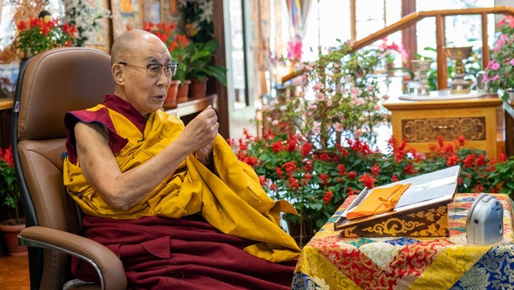 Дээрхийн Гэгээнтэн Далай Лам номын айлдварын эхний өдөр. Энэтхэг, ХП, Дарамсала. 2021.10.09. Фото зургийг Тензин Жампел