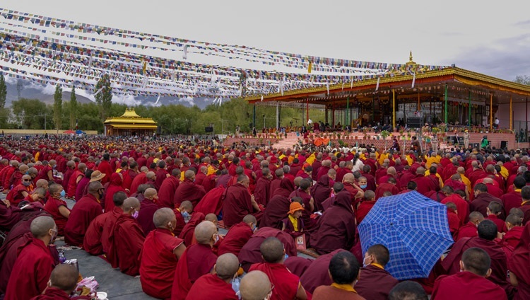 Дээрхийн Гэгээнтэн Далай Ламын эхний өдрийн айлдварын үер. 2022.07.28. Энэтхэг, Ладак, Лех хот. Гэрэл зургийг Тэнзин Чойжор