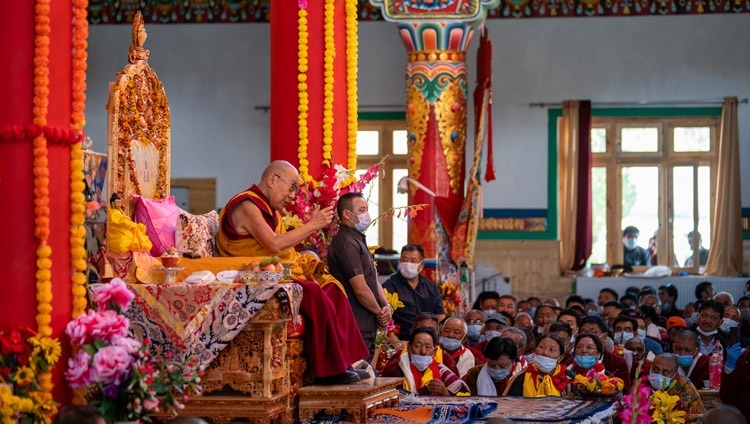 Дээрхийн Гэгээнтэн Далай Лам Түпстанлин хийдэд хотод үг хэлж байна. 2022.08.23. Энэтхэг, УТ, Ладак, Лех. Гэрэл зургийг Тэнзин Чойжор