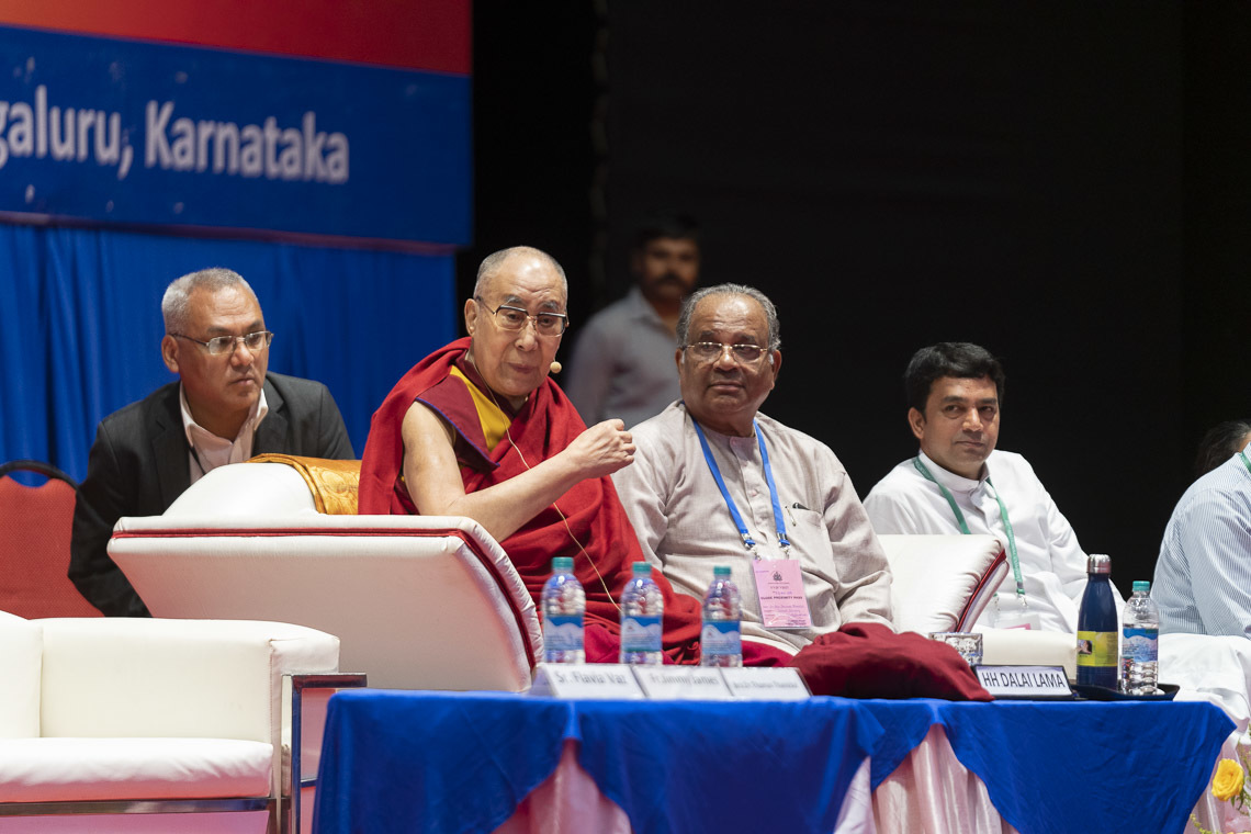 Дээрхийн Гэгээнтэн Далай Лам католик сургуулиудын хуралд үг хэлж байгаа нь. Энэтхэг, Карнатака, Мангалор. 2019.08.30. Гэрэл зургийг Тэнзин Чойжор.