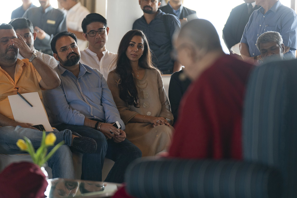 Дээрхийн Гэгээнтэн Далай Лам эрдэмтэд, судлаач, дипломатуудтай уулзаж байгаа нь. Энэтхэг, Шинэ Дели. 2019.09.21. Гэрэл зургийг Тэнзин Чойжор.