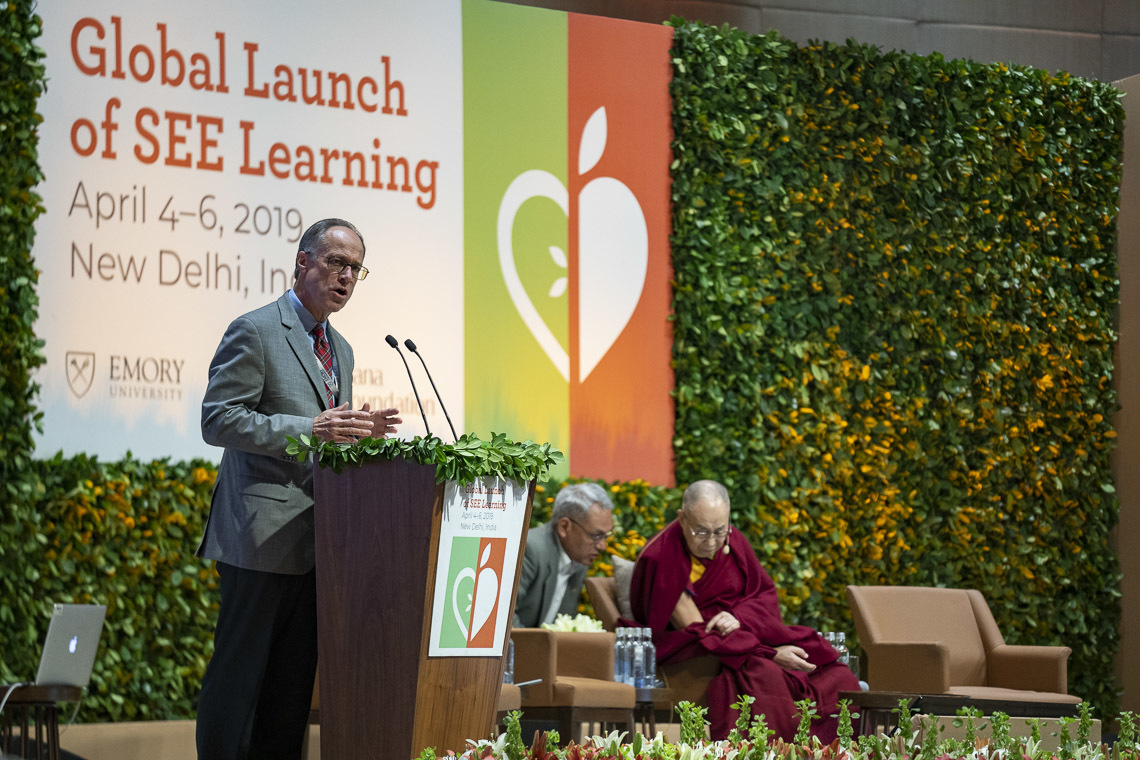 Доктор Гари Хаук Емори их сургууль ба Далай Ламын тухай зарим түүх ярив. Энэтхэг, Шинэ Дели. 2019.04.06. Гэрэл зургийг Тэнзин Чойжор.