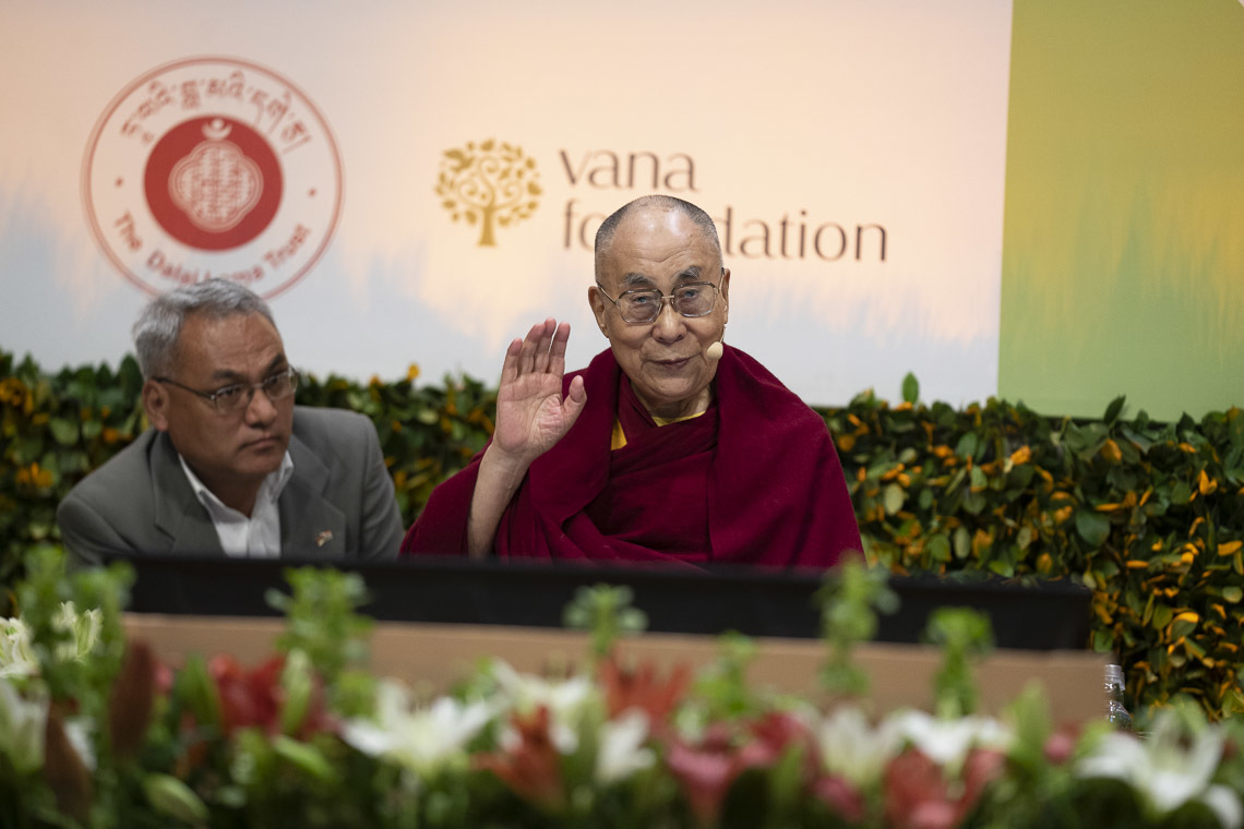 Дээрхийн Гэгээнтэн Далай Лам хоёр дахь өдрийн хуралд үг хэлж байгаа нь. Энэтхэг, Шинэ Дели. 2019.04.06. Гэрэл зургийг Тэнзин Чойжор.