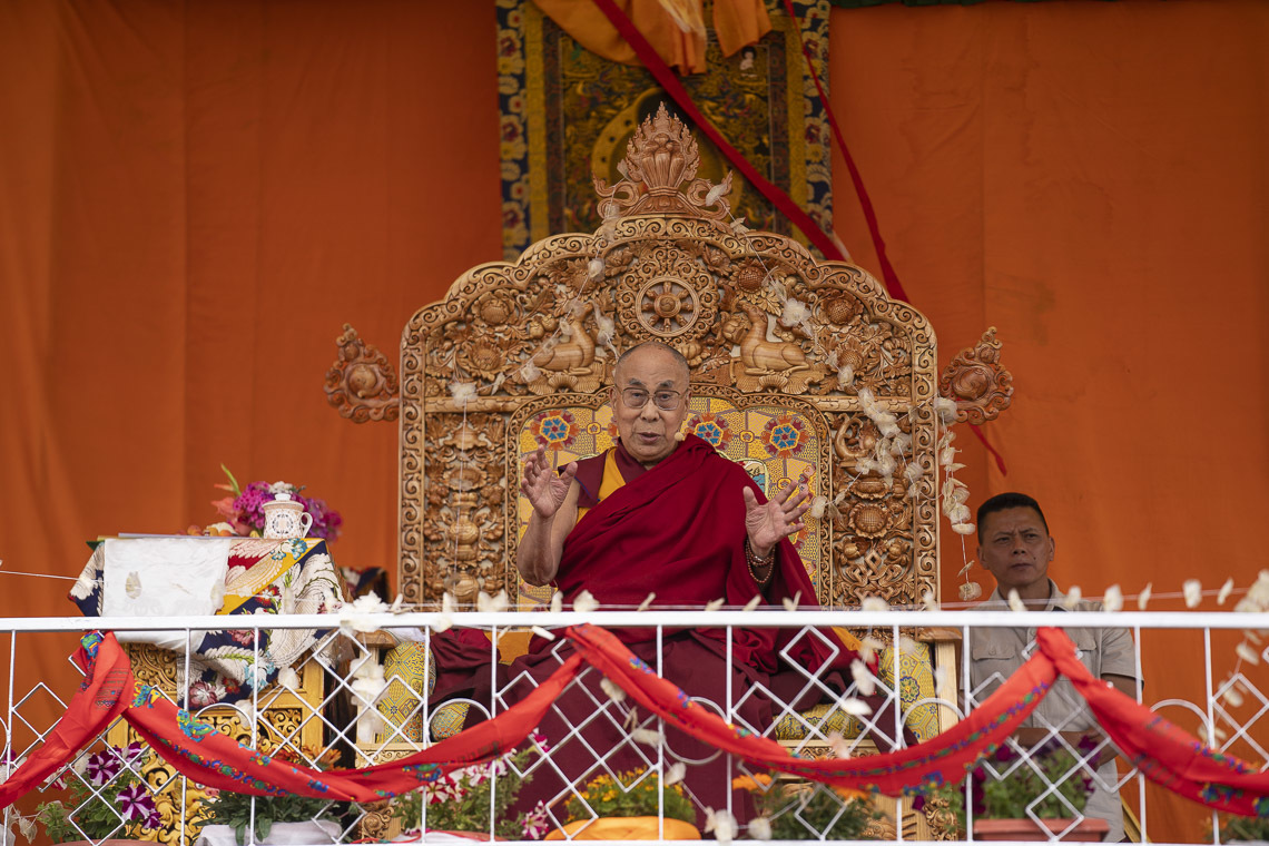 Дээрхийн Гэгээнтэн Далай Лам Ладак дахь суурин төвөд иргэдтэй уулзаж байгаа нь. Энэтхэг, ЖК, Ладак, Лех. 2018.08.01. Гэрэл зургийг Тэнзин Чойжор