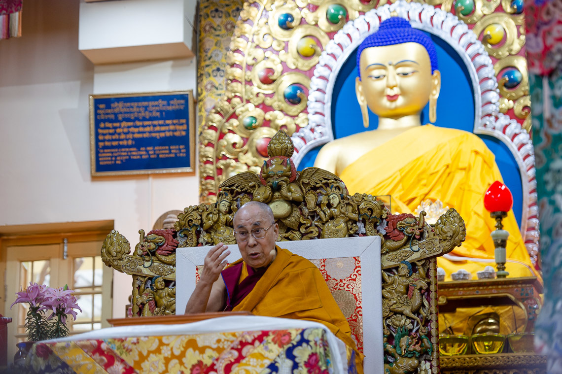 Номын айлдварын хоёр дахь өдөр Дээрхийн Гэгээнтэн Далай Лам ном айлдаж байгаа нь. Энэтхэг, ХП, Дарамсала. 2019.05.11.Гэрэл зургийг Лувсан Цэрин.