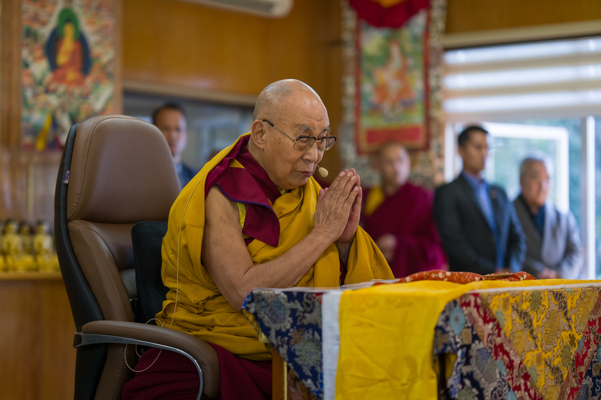 Зураг Дээрхийн гэгээн Далай лам Тайванийн лам, хуврагуудтай уулзахдаа үг хэлж буй нь... Энэтхэг, ХП, Дарамсала. 2025 оны 11-р сарын 19-нд а. Зургийг: Тэнзин Чойжор
