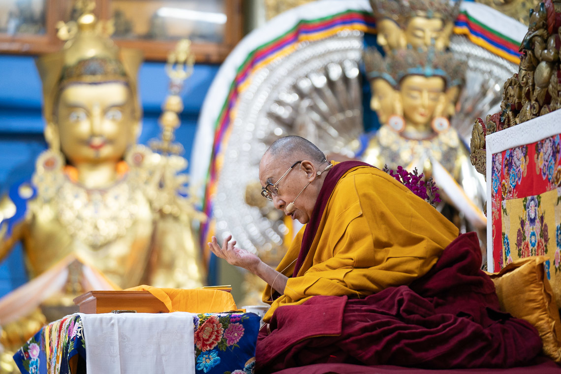 Дээрхийн Гэгээнтэн Далай Лам "Төв үзлийн шим" номын айлдвараа эхлэв. Энэтхэг, ХП, Дарамсала. 2019.02.20. Гэрэл зургийг Тэнзин Чойжор.