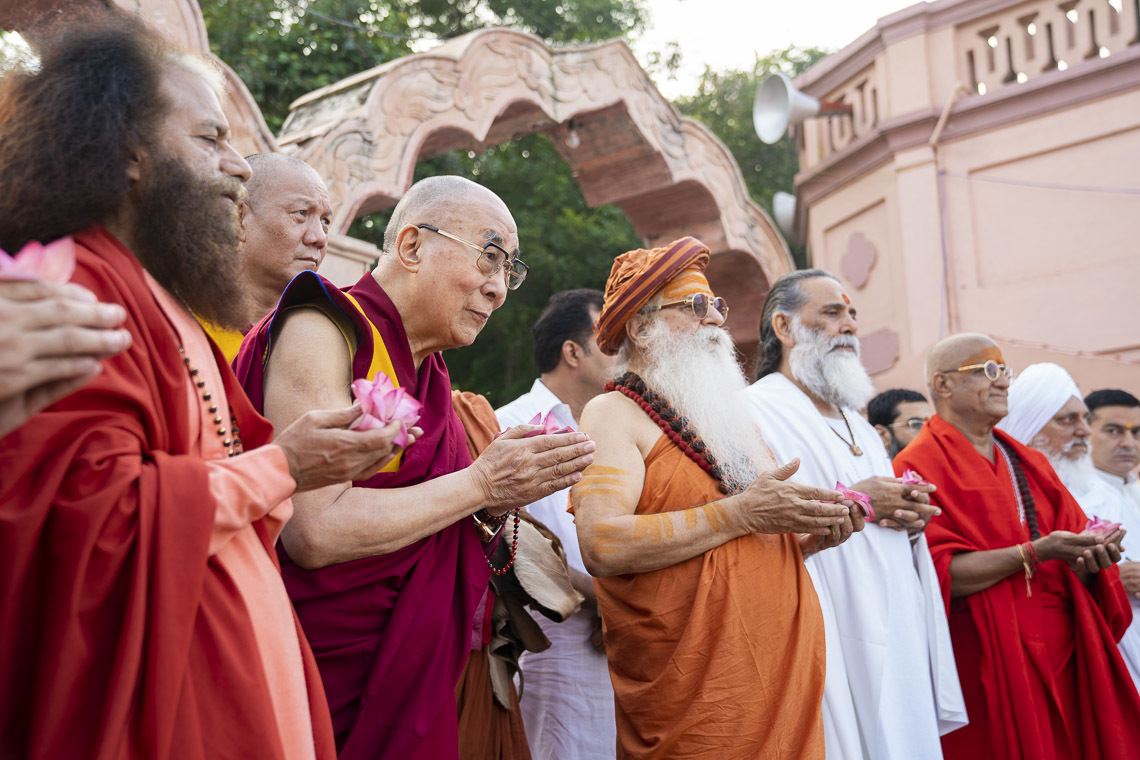 Дээрхийн Гэгээнтэн Далай Лам Аарти ёслолд оролцож байгаа нь. Энэтхэг, УП, Мадура. 2019.09.23. Гэрэл зургийг Тэнзин Чойжор.