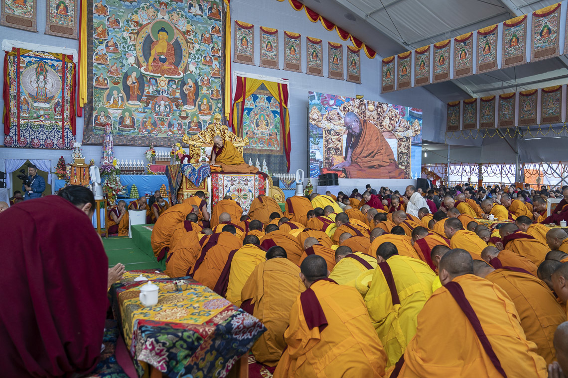 Бороо орох үед Дээрхийн Гэгээнтэн Далай Лам энэ жилийн лхаарамба нарыг өөрийн өмнө суухыг хүсэв. Энэтхэг, Бихар, Бодьгаяа. 2020.01.03. Гэрэл зургийг Тэнзин Чойжор.