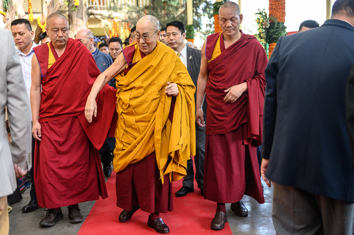 Дээрхийн Гэгээнтэн Далай Лам Бат Оршилд оролцохоор морилон ирж байгаа нь. Энэтхэг, ХП, Дарамсала. 2019.05.17. Гэрэл зургийг Тэнзин Чойжор.