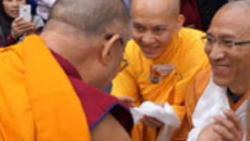 Дээрхийн гэгээн Далай лам Вьетнамын "Вьен Гиак" хийдэд зочилсноор Европын айлчлалаа өндөрлүүллээ.