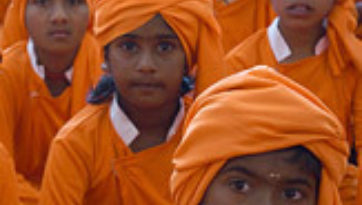 Дээрхийн гэгээн Далай лам Свами Вивеканандагийн ойн ёслолд оролцов.