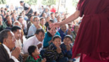 Дээрхийн гэгээн Далай лам гурван өдрийн айлчлалаар Гондиа хотноо мориллоо