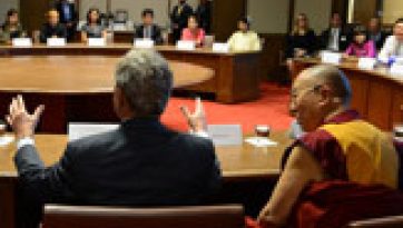 Дээрхийн гэгээн Далай лам АНУ-ын Жорж В.Бушийн нэрэмжит институт болон Өмнөд Методистийн Их Сургуулийн урилгаар зочлов.