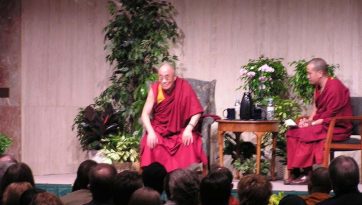 Далай лам нэр хүндтэй “Мэйо” эмнэлэгт эрүүл мэнд салбар дахь энэрэл нигүүлслийн гүйцэтгэх үүргийг онцолжээ.