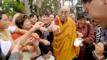 Төвөдийн ард иргэдийн төлөө залбирал үйлдэв.