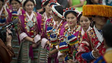 Дарамсала хотноо Дээрхийн гэгээн Далай ламын мэлмий гийсэн өдрийг олон мянган сүсэгтэн тэмдэглэн баярлалаа.