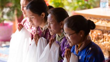 "Бодьсадвын явдалд орохуй" номын айлдвар үргэлжилж байна - Эхний өдөр