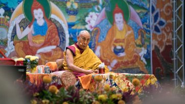 Балтийн орнуудын парламентын гишүүдтэй уулзаж, номын айлдвараа үргэлжлүүлэв.