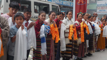 Дээрхийн Гэгээнтэн Далай Лам Энэтхэгийн Маналид мориллоо