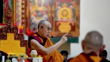 Мундгодод хүрэлцэн ирэв