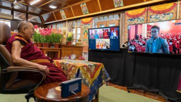 Монголын залуучуудад Буддизм ба шинжлэх ухаан сэдвээр айлдав