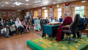 “Бидний ирээдүйн төлөөх ярилцлага” уулзалтад оролцогчидтой уулзав