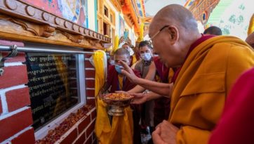 Түпстанлин хийдийн сургалтын төвийг нээж, Синдху Гатад үдийн зоог барьлаа