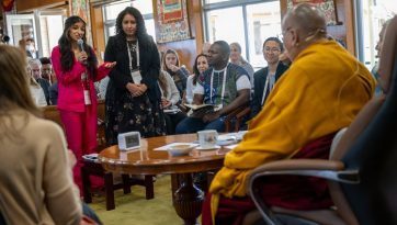 Энэрэнгүй сэтгэлийг хэрэгжүүлэх нь: Манлайллын тухай яриа