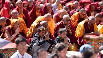 Дээрхийн гэгээн сайн буддын сүсэгтэн хийгээд сайн хүн байх талаар айлдлаа.