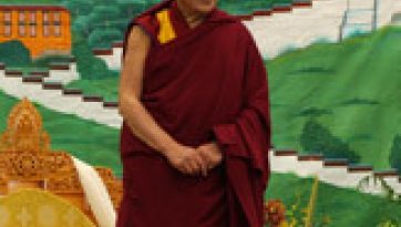 Дээрхийн гэгээн XIV Далай лам төвөдүүдэд хандан үг хэлж, хятад оюутан, эрдэмтэдтэй уулзав.