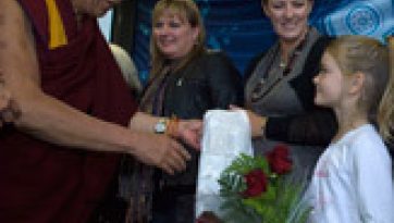 Эрдэмтэд, бизнес удирдагчид болон олон нийтэд хандсан захиас