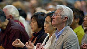 Дээрхийн гэгээн XIV Далай лам Дүйнхор вангийн үндсэн авшгийг айлдав