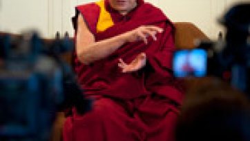 Дээрхийн гэгээн XIV Далай лам Япон улсадд айлчиллаа