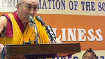 Дээрхийн гэгээн Далай лам Керала мужид болсон 80 дахь удаагийн Сивагири мөргөлийн нээлтэд оролцлоо.