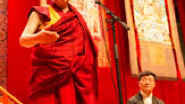 Фрейбургт "Бодь мөрийн зул", “Цагаан дарь эхийн авшиг хүртээж, шашнаас ангид ёс зүйн талаар ярилаа