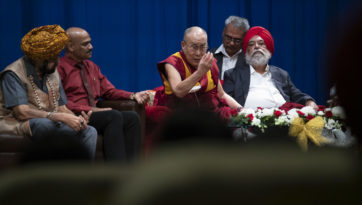 Дээрхийн​ Гэгээнтэн Далай Лам Гүрү Нанак коллежид зочилж, үг хэллээ