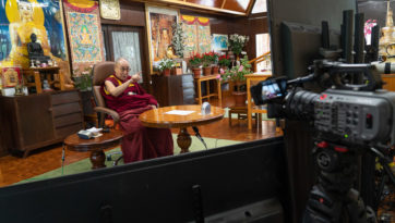 Аз жаргал, хошигнол, энэрэл нигүүлслийн тухай ярилцлага