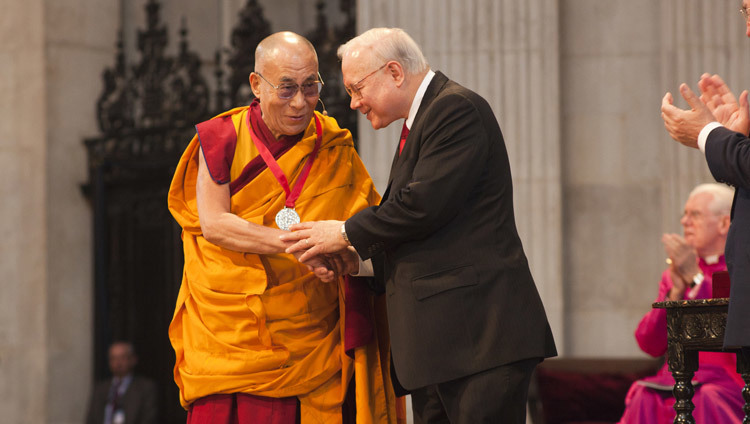  Дээрхийн Гэгээнтэн Далай Лам Темплетоны шагналыг 2012 оны 5-р сарын 14-нд Лондон хотноо ёслол төгөлдөр хүлээн авлаа.