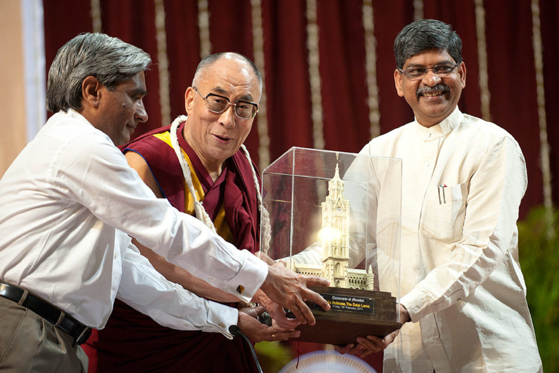 07 Mumbai University Hh Receiving Memento From University