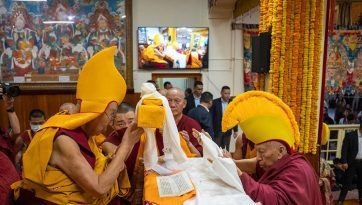 Бат оршил өргөх ёслолын үеэр  айлдсан айлдвар